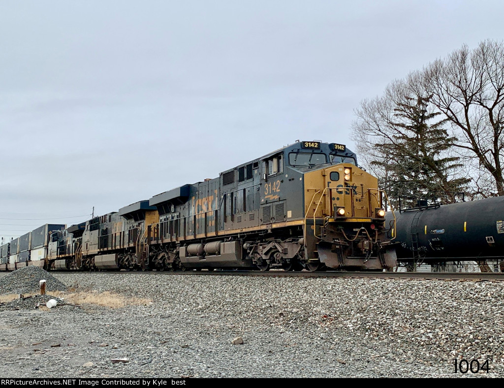 CSX 3142 on I004